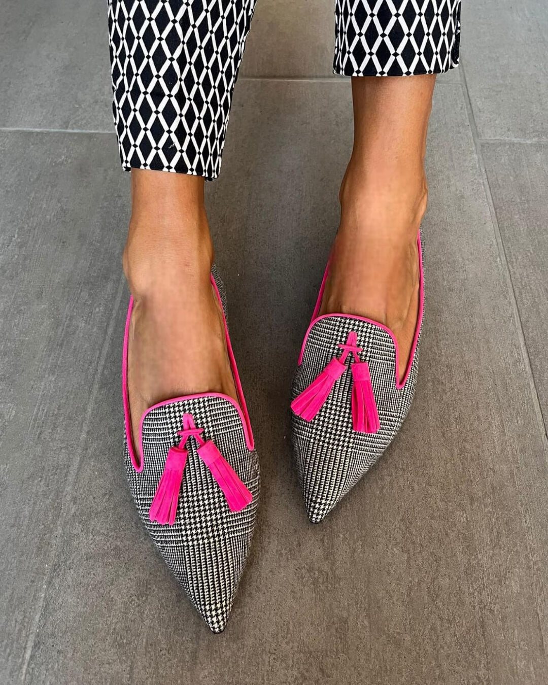 Davellia | Pointed Loafer With Fluo Fringes