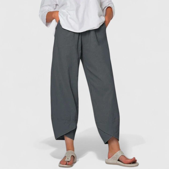 Davellia | Women’s Relaxed Cropped Pants
