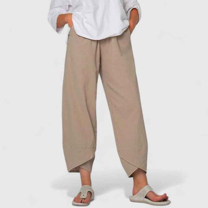 Davellia | Women’s Relaxed Cropped Pants