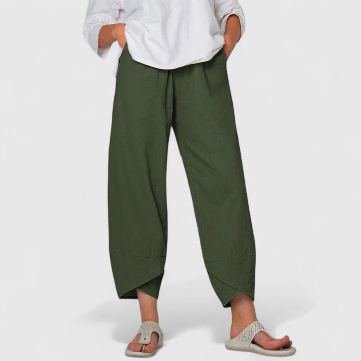 Davellia | Women’s Relaxed Cropped Pants