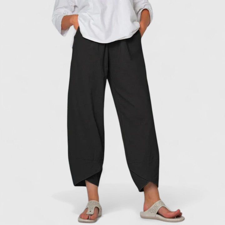 Davellia | Women’s Relaxed Cropped Pants